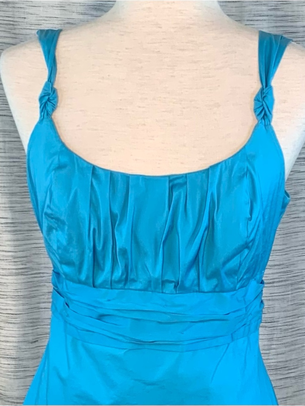 Ann Taylor sky blue sleeveless top. - Picture 5 of 16